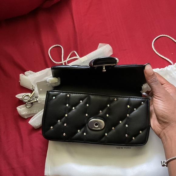 Coach - Picture 4 of 6